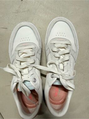 Skechers White and Light Pink Women's Sneakers